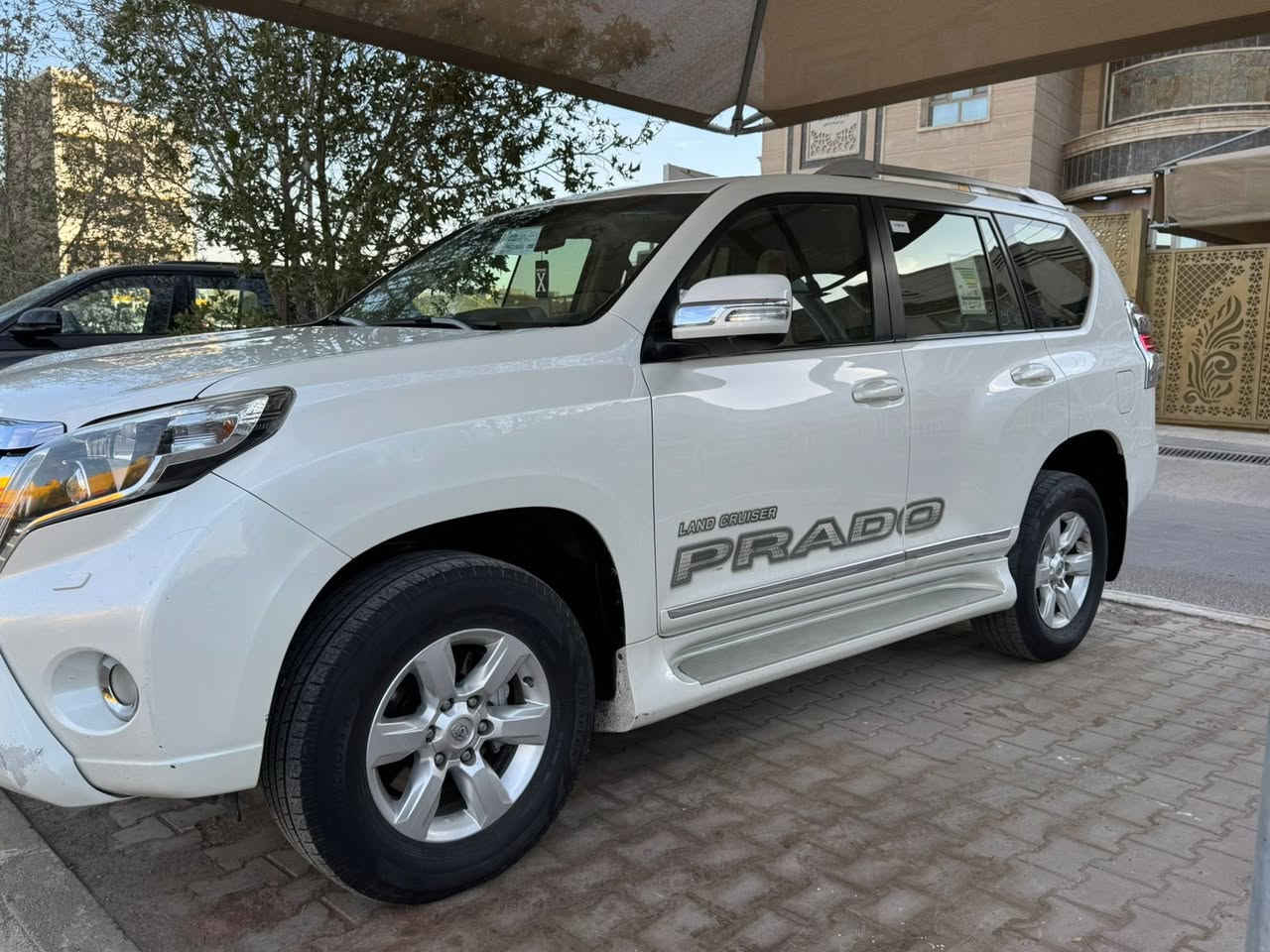 تيوتا برادو للبيع موديل ٢٠١٥ خليجي محرك ٤ سلندر ٢٧٠٠ سيارة جديدة وجاهزة سبعه راكب تبريد تلث قطع كشنات كهرباء شاشة كامره حساسات تحكمات سيارة صار بيها شبرين صبغ قفط والصباغ رش البابين وداير مال الجاملغ كلير فقط سيارة برغي واحد مامفتوح بيها سيارة ماشيه ٩٨ الف رقم اربيل الجديد بسمنه تحويل ثاني يوم سعرها ٢٢٥ ورقه ومكان السيارة بغداد ***********
