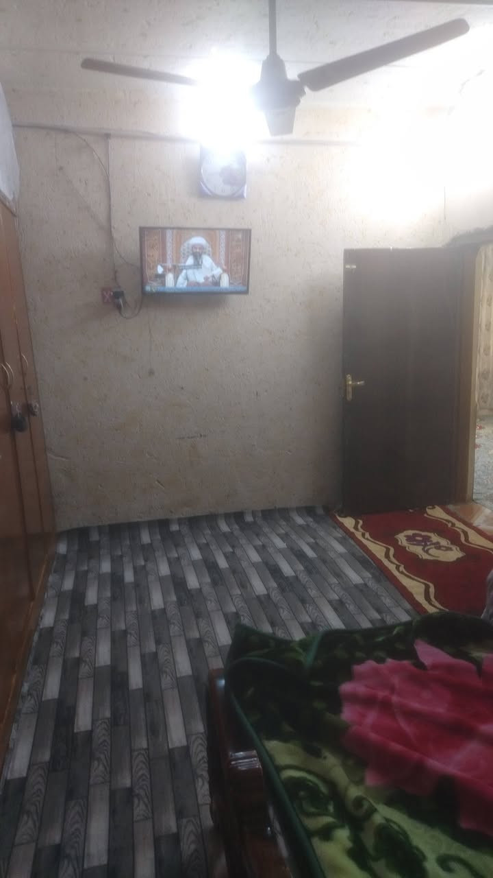 السلام عليكم بيت طابو صرف مربع اومروس بيت زراعي البيت 100متر مربع العنوان حي العسكري قرب جامع الحسين عليه السلام يحتوي براني ومطبخ وصاله وغرف نوم عدد الغرف واحده صحيات عدد1وطارمه اي استفسار علئ هذا الرقم *********** تصال وتساب
