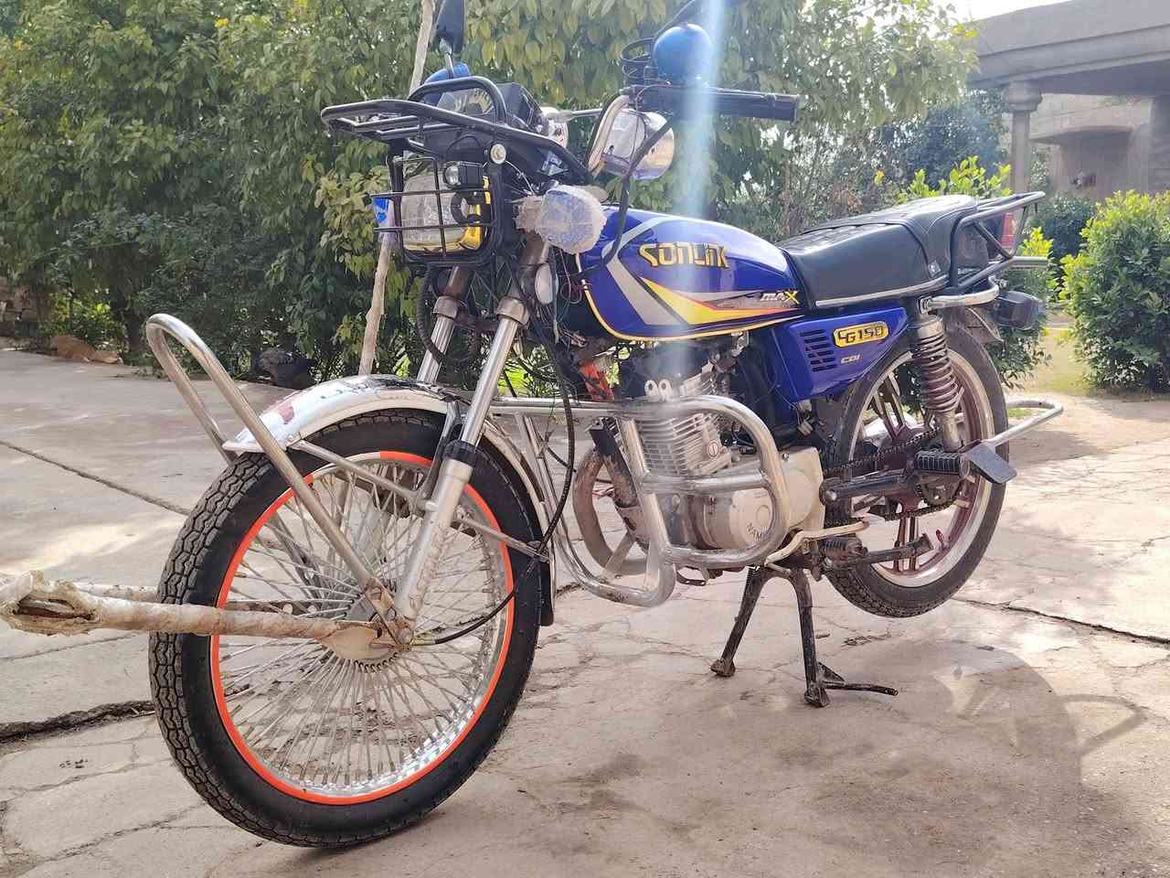 سلام عليكم ماطور تايكر موديل 2022مكينه بلادي ما مفتوحه غراض كلهن جدد تانكي جديد سيبايه جديد درع امامي جديد كامل عله اخر حبايه تجي اتشغل وتروح السعر خاص او اتصال عله رقم ***********
