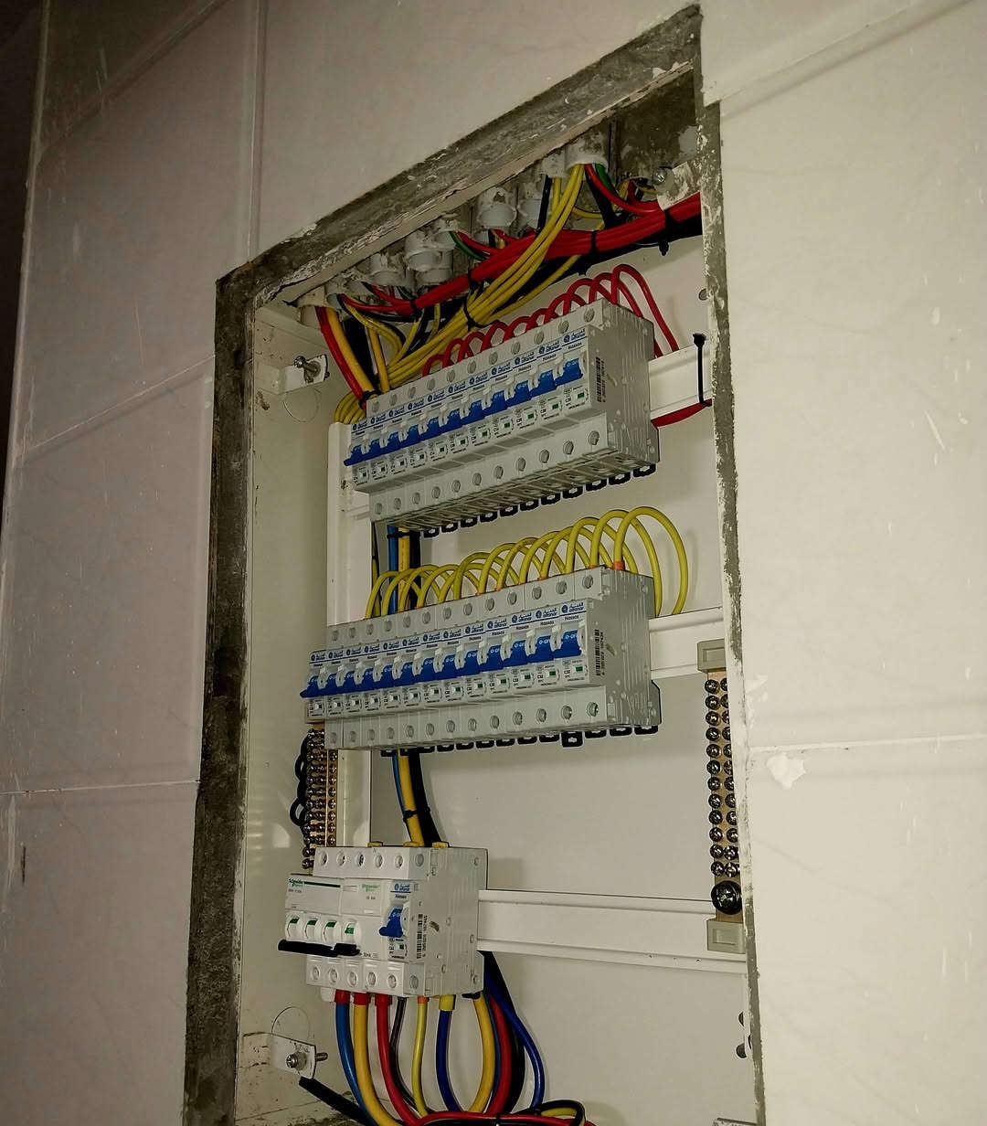 أحد اعمالي تقفيل سويجات + بدي سيركت
الكهربائي محمد الحلبوسي
***********
