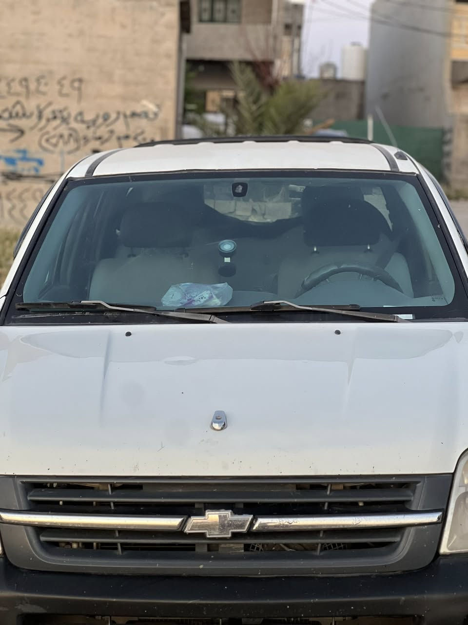 پیکاپ شۆفرلێت ٢٠٠٥دەبل ئەکسل  گێرو مەکینە بەشەرت ئەکسل بە شەرت تەنها یەک دوو شوێنی صبوغی بچووکی هەیە ساردە کوتی نییە دەعامی بۆ دەعامی بەشەرت 
***********
