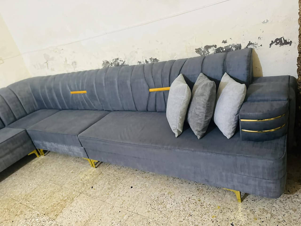 ديوان جديد 11مقعد 350 حطاطه بلاويد اسود كوشات 3ويا لاتصال ***********وتساب
