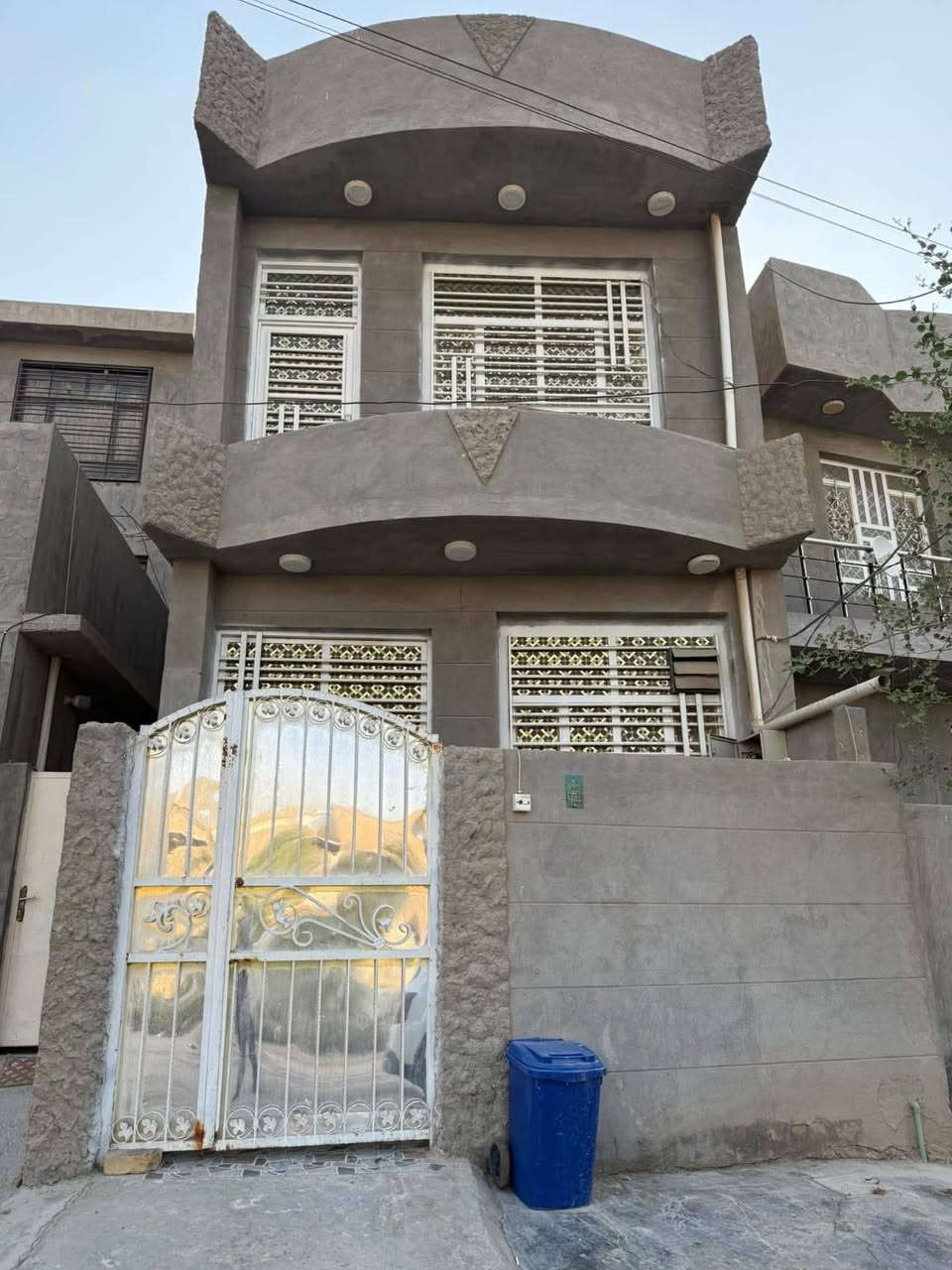 دار للبيع مساحه 50م 
طابو زراعي سند 25 تحويل مباشر 
بابل حي الكرامه قرب مكتب ياسر وتوت (بيع مستعجل )

طابقين.  3غرف نوم. 
الطابق الاول.    يحتوي 
غرفه نوم     هول.   مجمع صحيات.    مطبخ.    

الطابق الثاني 
غرفتين نوم.     بيتونه.    دار كامل ومرتب بناء حديث 

ملاحظه علما أن الدار مأجر بسعر 400الف 

السند موجود عندي حالياً.  بسم البايع حصراً 

***********
***********
