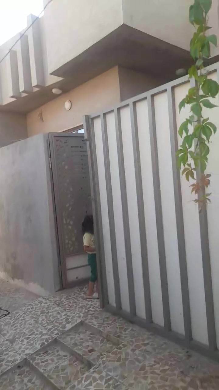 دار للبيع ١٥٠متر بناء حديث حي الانتصار شارع ٣٠ مقابيل اسواق حسام للاسفسار الاتصال بالارقام التاليه و*********** و*********** مكتب شهرزاد للعقار
