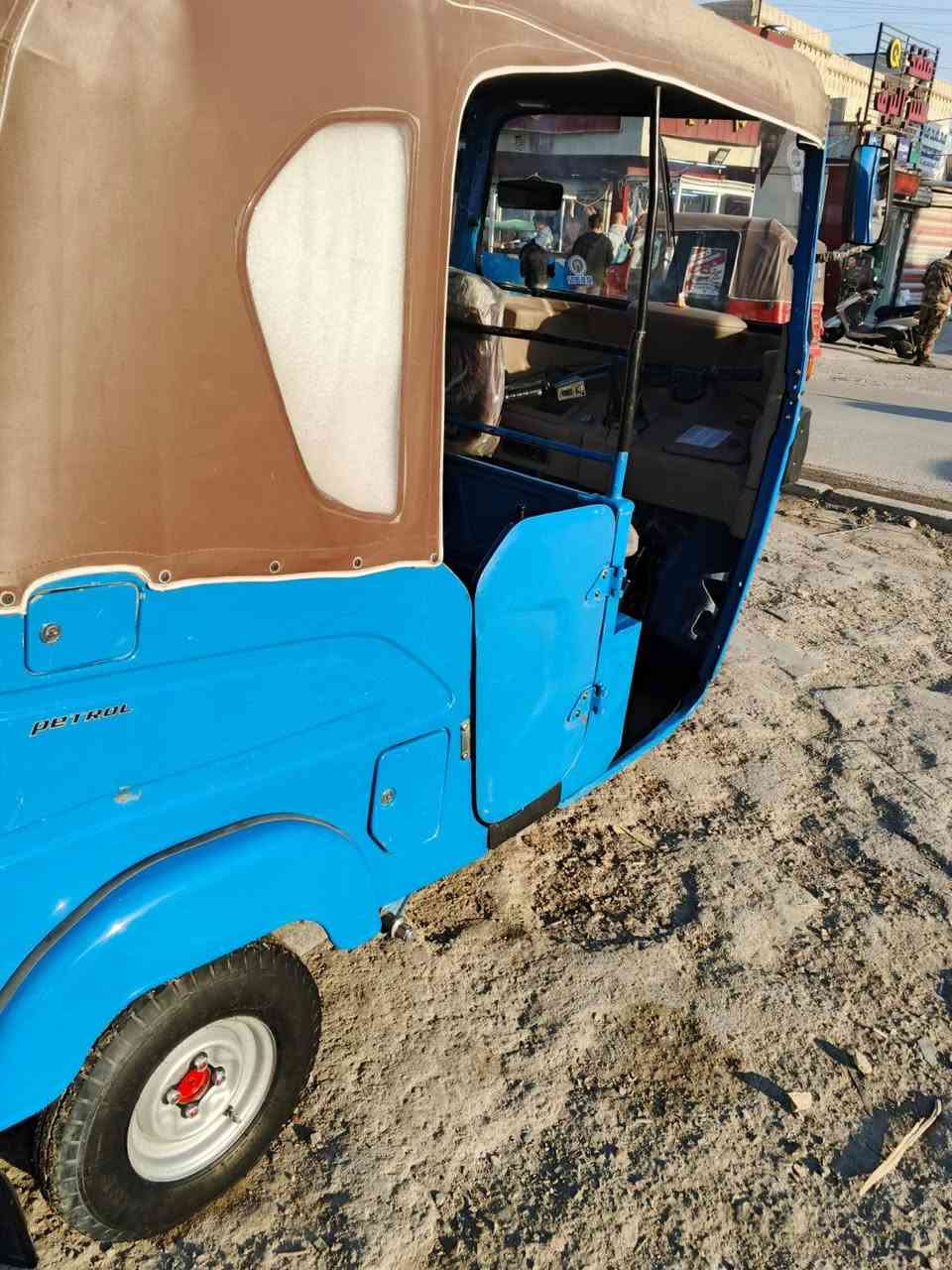 السلام عليكم تكتك للبيع رقم وسنويه موديل 21 شهر 11بيه ضربه بلغد صغيره دوس مصبوغه جماليه رقم ***********ما متواجد خاص
