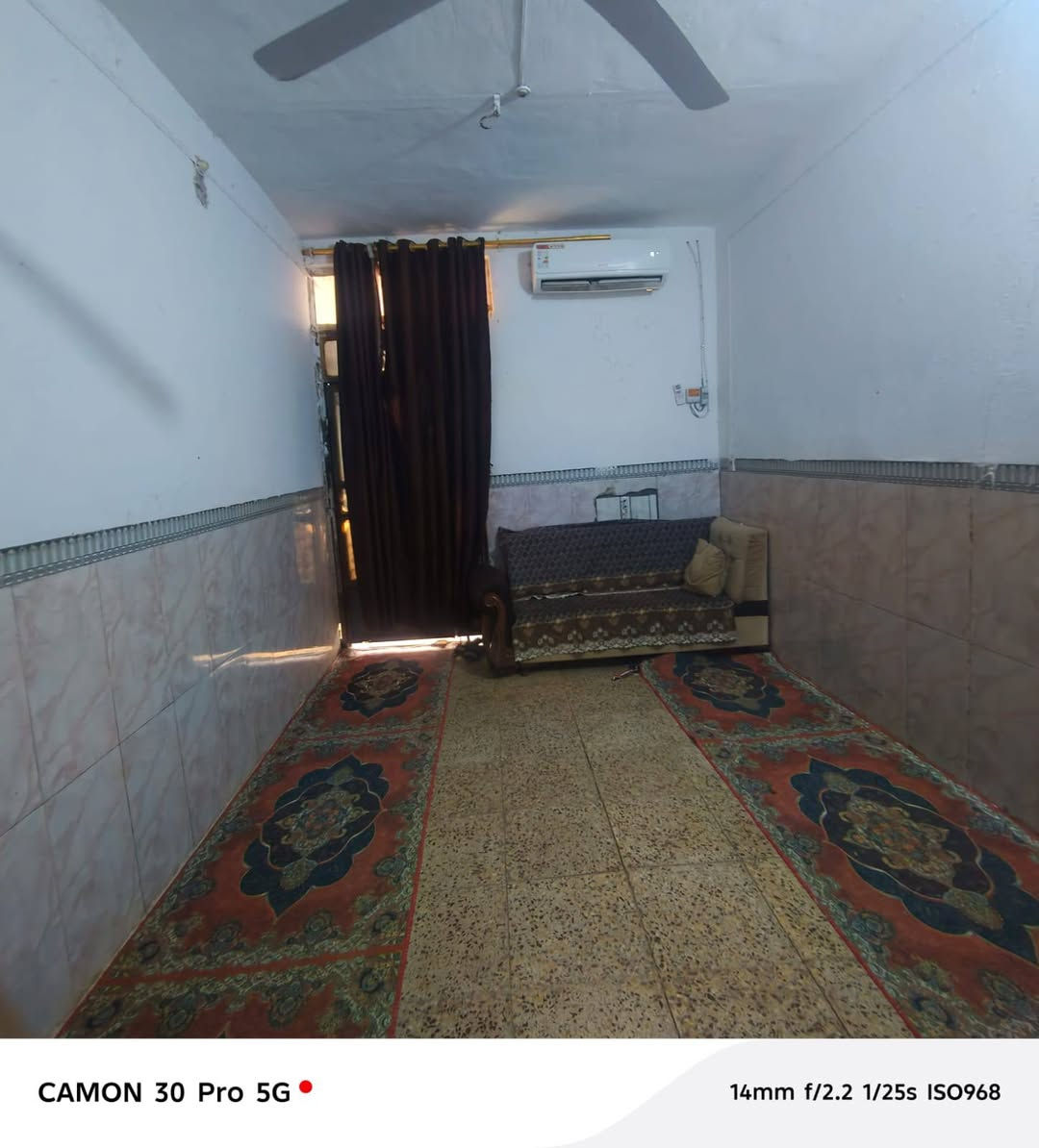 بيت للبيع زراعي 
المساحه ١٥٠م 
يحتوي على 
غرفه وصاله واستقبال ومطبخ 
وصحيات وكراج وترك وره البيت 
بناء جديد ونظيف  المكان قرب شارع التبيلط قريب ع بنات الحسن 
السعر ٢٣ وبي مجال للشراي 

الشراي يتصل ع صاحب البيت***********
