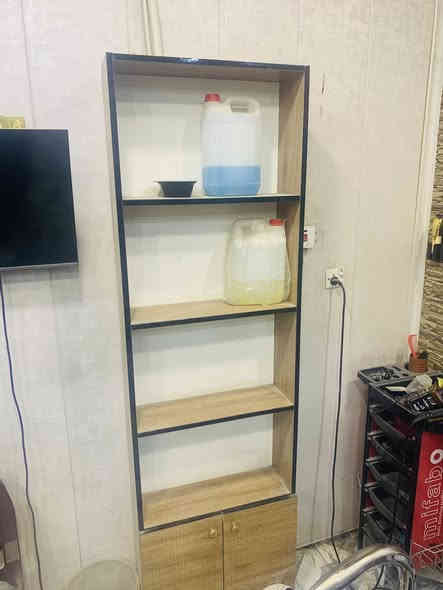 للبيع 
كرسي 100 
فاترينة 30 
المراية 30 
العربانة 25 ..
ستفسار .. *********** واتساب او فيس متواجد
