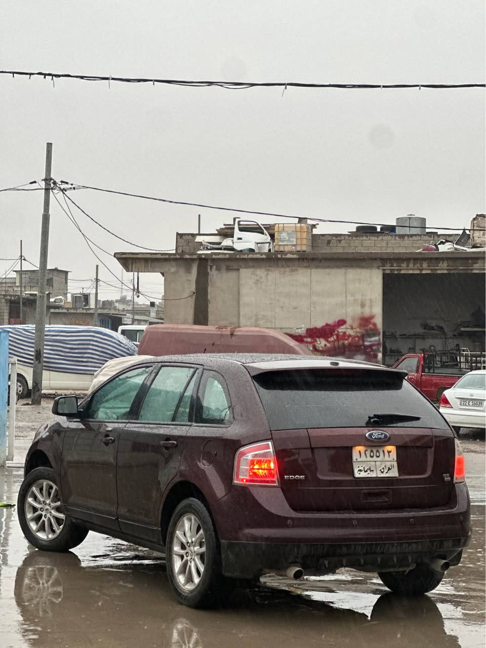 لە هەولێرم سحری ( ٨٦ وەرەقە )
***********
واتسئاپی لەسەرە

فۆرد ئیدج مۆدیل ٢٠١٠ مواسەفات SEL 
مەکینەی نەکرایتەوە

بێ بۆیاخ یەک پەلەی بجوکی هەیە

گێر و مەکینە و تەبرید بەشەرت
تەبرید لەگەل سویچ
سەیارەکە لەسەردەقی بیلادی ماوە
سەیارەکە بێ مەسرەفە و هەموو گیانی بەشەرتە
٤ تایە و ویلی خاوێنی لەسەرە

مواسەفات SEL

سحری ٨٦ وەرەقە ومەجالێکی زۆر کەم *********** أربيل, العراق
