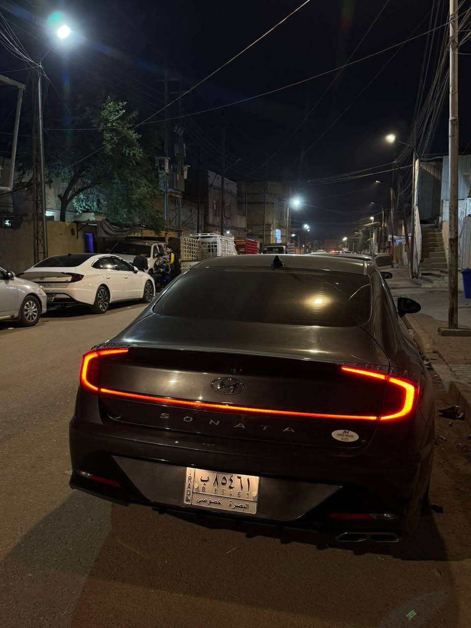 سوناتا ٢٣ وارد امريكي 
ضربه ربع بنيد بارد 
جاملغ مصبوغ باب مصبوغ باب خلف سايق بارد 
تبديل قبق جنطه
مواصفات 
بصمه حساسات كامره 
شاشه كبيره تدفئه كشنات 
مثبت مسار 
٢٥٠٠ تنفس طبيعي 
ماشبه ٥٦ الف 
سياره كله محسن ودهن اصلي السعر 160  رقم صاحب السياره *********** Singapore
