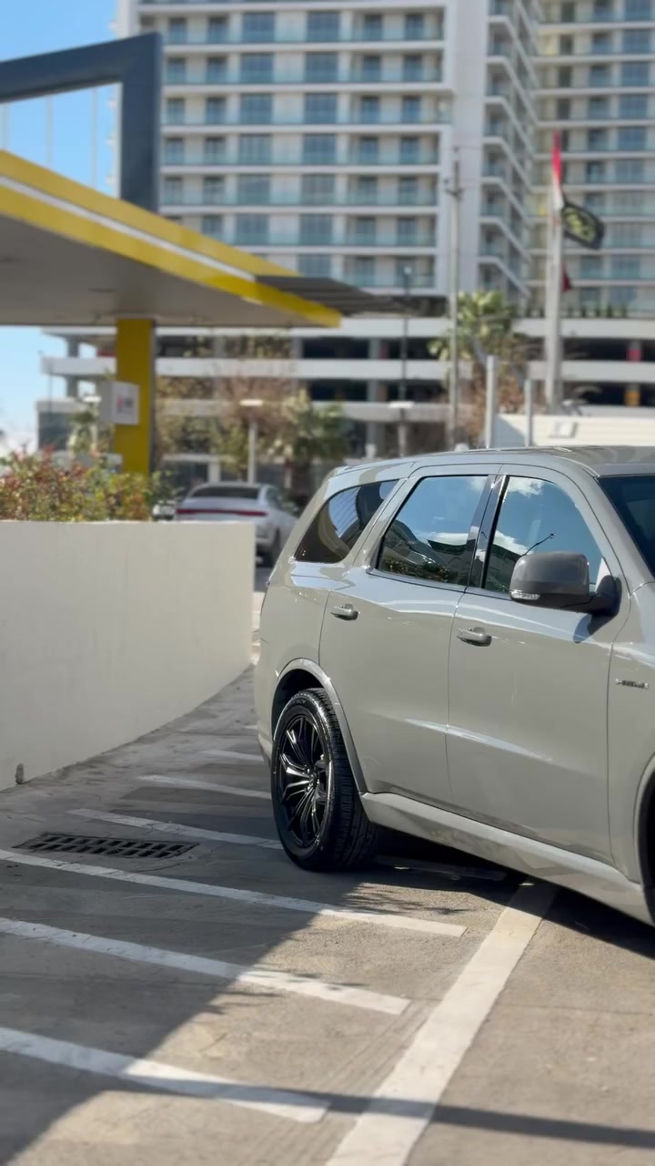 رقم السيارة : دهوك
موقع السيارة : السليمانيه 
موديل السيآرة: 2021 
المسافة المقطوعة: 86000ميل  
اعلئ فئة ب RT 
اللون سمنتي 
السياره كلين صار بيها چكه خفيفه بطارف البنيد وتبدل والچاملغ صفحه السايق بي كارت فقط 
مغلفه ppf
دورنكو ( R/T الوحش ) فئه ( tow and go) 
تحويل او وكاله بشرط 
فول 1/1 مواصفات V8 HEMI 
      بدون فتحه 
 لكزوز اصلي 
دبلات صفر
دسكات برمبو
بصمه بلادي
كت اس ار تي
بجم ليد زينون
رادار امامي 
شاشات خلفية 
حساسات امامي + خلفي
مانع تصادم
اوتو ستوب
 تحديد مسار
قياده ذاتيه
تحكمات ستيرن
اوامر صوتيه 
كشنات تدفئه
كشنات  vib منفصل 
كشن كهرباء
كشن جلد+شامو
ستيرن تدفئه
تحكم ستيرن كهرباء
جنطه كهرباء
سستم صوت harman/kardon
نضام اقتصادي ايكو
شفتات ستيرن
نضام سبورت
نضام تراك
دفع رباعي 
انضمة وضعيات قياده
علما ان السياره مضاف الها منضومه غاز تركيه من شركه درايف كلين وبضمان الشركه السليمانيه ،
السع325وبيها مجال 
للاتصال ***********
