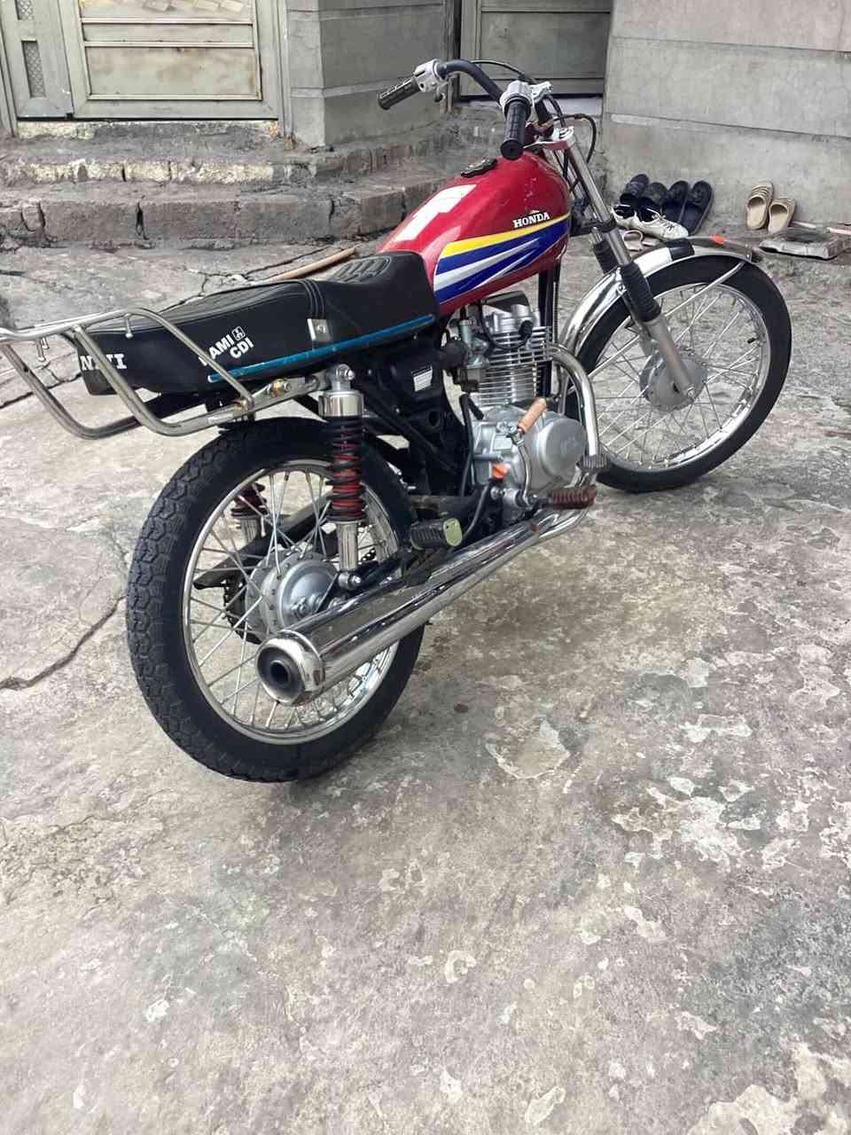 السلام عليكم دراجه للبيع MTR اصلي كله اصلي دراجه نضيفه معنه الكلمه 2025 حته الشاصي 2025 محرك ما مفتوح لابي صوت ولا صرف ولا بخار سعر 490 بي مجال شي بصيط كلش شراي اتصل عل رقم *********** مكاني حي حجاج
