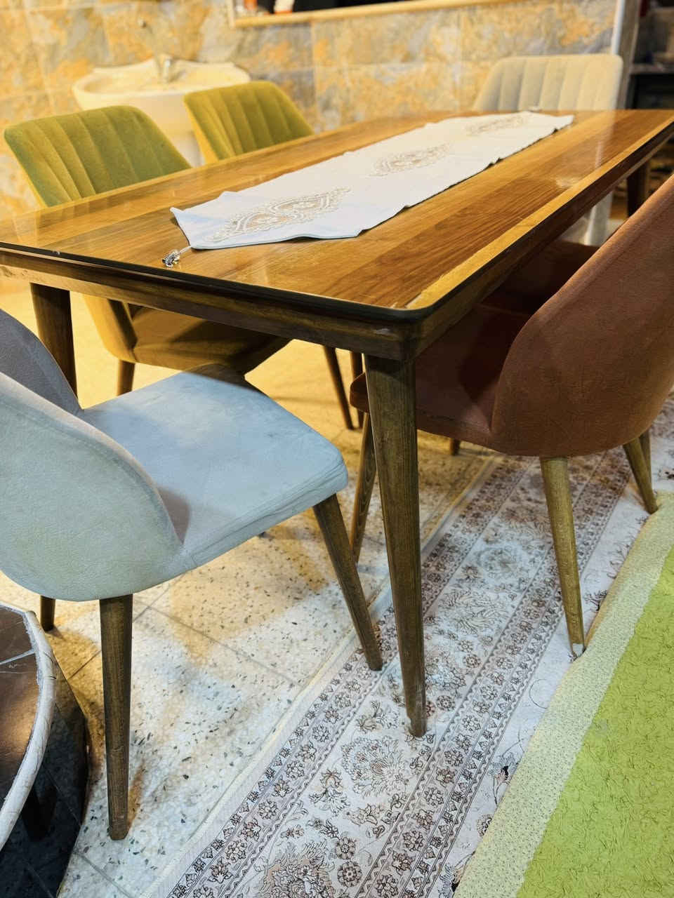 السلام عليكم غراض لبيع كلمن وسعره مال بيت ونضيفات كلش *********** واتساب
