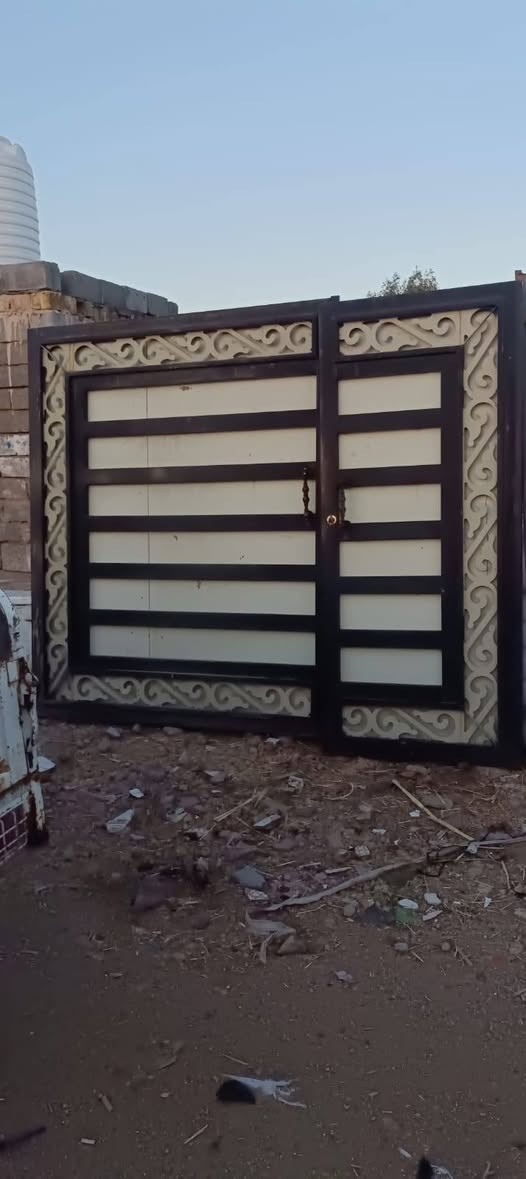 باب للبيع نظيف وجاهز جيب وشد سعره 250 مكانه ناصريه قرب الكناهره للاستفسار اتصل ‏***********
