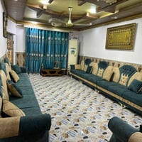 بيت في شارع المطار قرب جوهرة العرب قريب ع الشارع والشارع الي بصفه كله ...
