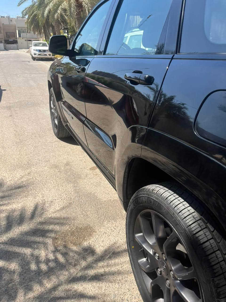 السلام عليكم
للبيع 🔴
 جيب اوفرلاند.  2021  Jeep overland‎
معروفة مواصفات الاوفرلاند فول الفول 
و شكل السومنت 
عداد الكيلومتر  : 60 ميل
 المواصفات: وارد امريكي
 فول مواصفات ١/١ 
حجم المحرك: 3.6L
فور ويل + ماوس
سستم صوت ودمام بالصندوك
سويج بصمه عدد 1
 بصمة + بانوراما + جكات
اوتو بارك مساعد اصطفاف
 مقاعد جلد اصليه + اثنين كهرباء (تدفئة+تبريد) + خزن(ميموري) تدليك
 خلفية تدفئة
 تشغيل عن بعد
 الجنطه فتح عن بعد  شاشة_امامية_كبيرة

 نظام_خرائط(نظام ملاحة)_Navigation نظام_زاوية_التوجيه
 نظام_حالة_النقل
 نظام_اتزان_السيارة جهاز_مساعد_بالقياس نظام_مستشعر_صف_المركبة
 كامرة خلفية دوارة اصلية
 صندوك كهرباء
 استيرن كهرباء +  تدفئة
 + شفتات كير
 فول تحكم استيرن (جهتين امامي + جهتين خلفي) رادار_خلفي + جانبية+ امامي
 نظام إطفاء المحرك فقط عند الوقوف واعادة تغشيل المحرك عند المشي نظام تزحلق
 فور ويل
 متعدد أنظمة القيادة (ثلجي, رمالي,طيني,صخري) دبل كير(عادي+اوتوماتيك)
 ناقل حركة ٨ نمر
 نظام سبورت دكمة
 نضام اقتصادي ECO
 دبل حساس(امامي+خلفي) ماسحات_جام_امامية_تعمل_تلقائيا_عند_ملامستها_للمطر
 نظام_تنبيه_للنقطة_العمياء
 مري كهرباء (شفط) AUTO
 مري_قلاب
 مري _جانبي_تدفئة مرايا_جانبية_حساسة_للضباب_تعمل_
تلقائياً + اشارة بالمري 
لايتات داينمك متحرك مع المقود
 لايت عدسة دخاني زنون(عالي+ناصي)_يعمل_تلقائياً_عند_الحاجة
السيارة حادثها جاملغ وباب الايمن ومبدل بلادي نفس اللون وبيها دعامية صبغ فقط

 هـ/ ***********
بغداد / شارع فلسطين
