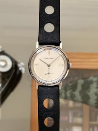 ١٩٦٠ • ٣٣مم • ميكانيكية يدوية