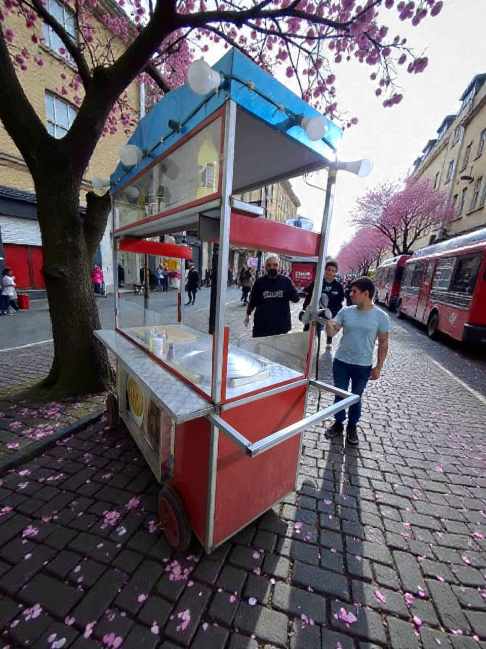 عربانة لبلبي كاملة للبيع 
السلام عليكم 

عربانة لبلبي و باقلاء 

عمل توصاه يعني مو سوكي 

معاها كافة الملحقات الخاصه بالعمل 

السعر ٣٠٠ الف و بيها مجال 

التواصل 

*********** وات ساب 

العنوان.  بغداد حي الجهاد المخابرات
