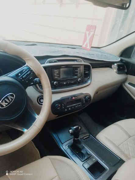 السلام عليكم سورنتا موديل 15خليجي 7راكب محرك 6ستندر مامفتوح على شركة سيارة بصمة ابواب وتشغيل مرية شفط كرسي سايق كهربائي حساس خلفي امامي  كشنات جلد ماشيه150 مكاني بغداد الملاحظات السعر225رقمي ***********
