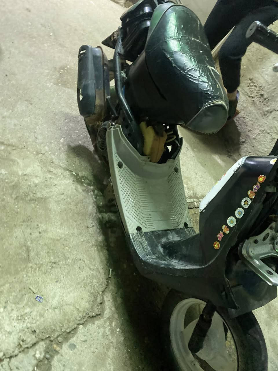 ماطور بزون شاصي ملحوم تحريكه ومعدل زين السعر 115 وبي مجال ***********
