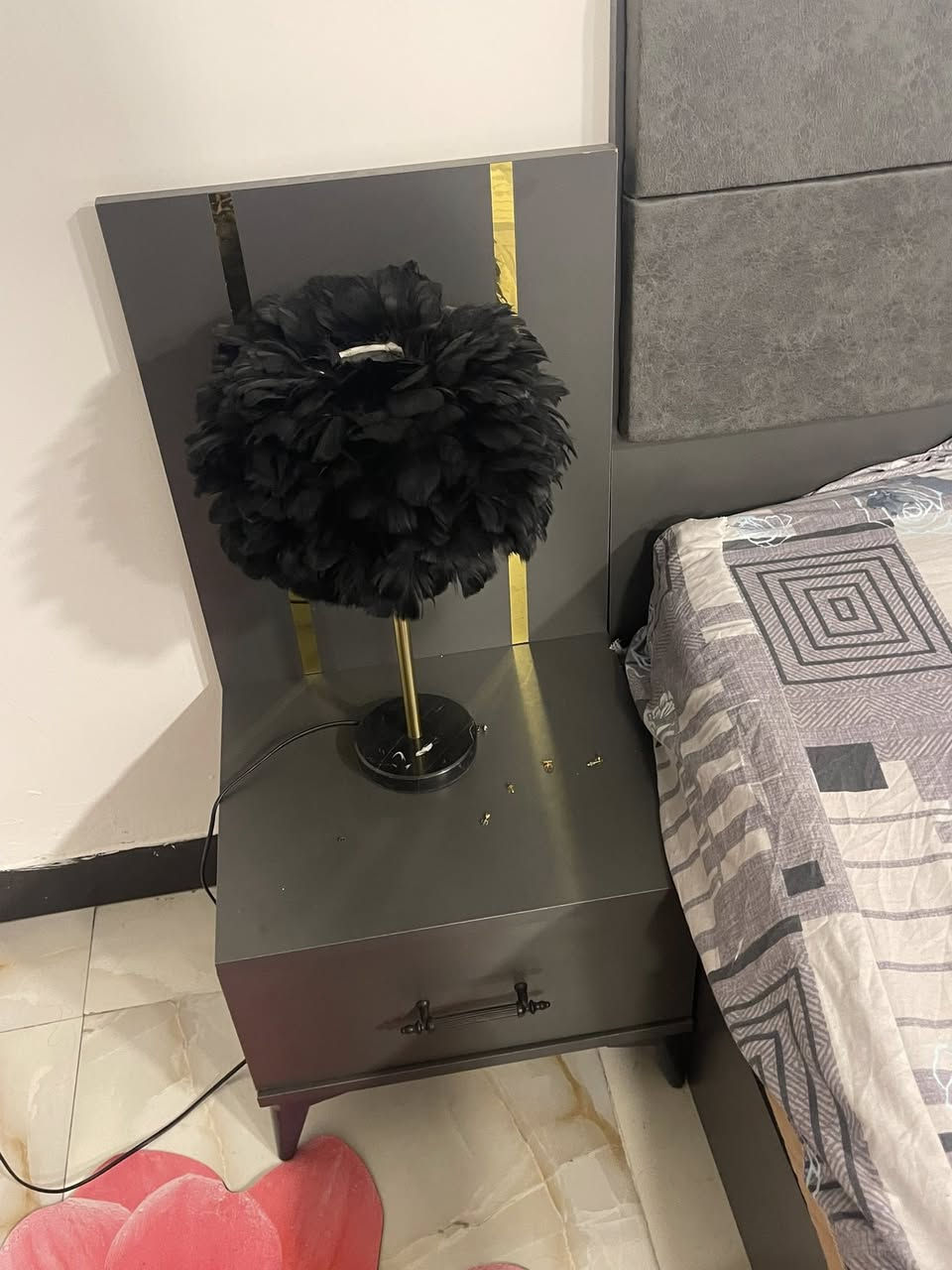 غرفه جديده تركيه زاويه مستعمله فقط اشهر قليله مابيها اي ضرر واياها دوشك قفلها ب800 الف خمس قطع بكاني بغداد المشتل لشرايه يتواصلون عل هذا رقم ***********
