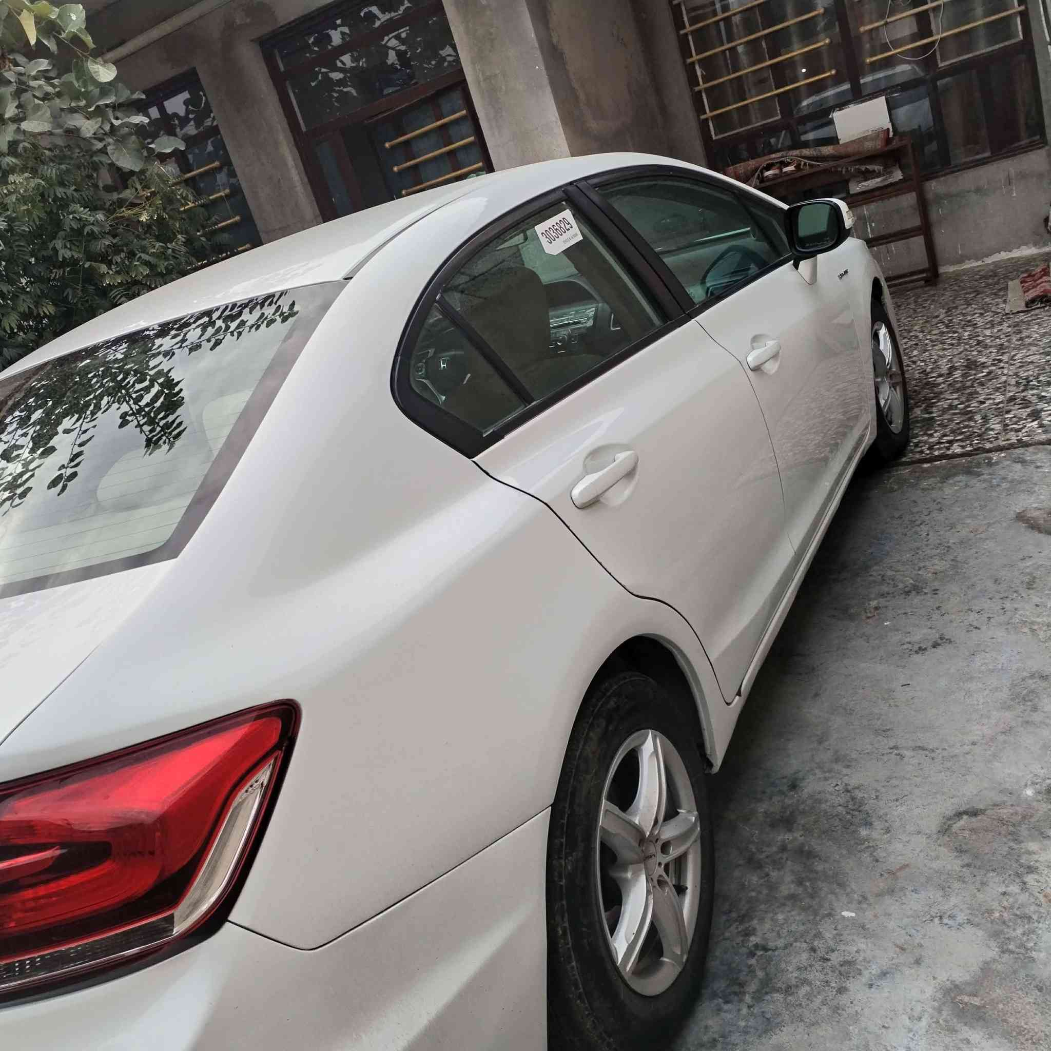 سيارة للبيع 
هوندا سيفك موديل 13 رقم شمالي باسمي سنوية جديدة 2030
سيارة بيها قطعتين صبغ فقط 
السعر  100 $  وبيها مجال بسيط
مكان السيارة  بغداد / بسماية
الاتصال ***********  
ماسنجر واتساب موجود
