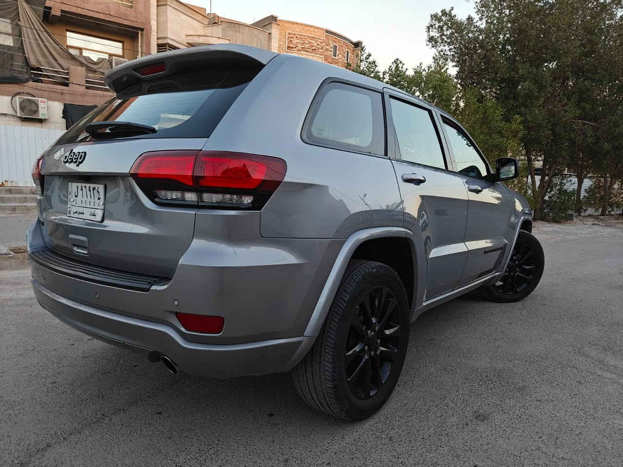 سلام عليكم جيب لاريدو بلاك توب موديل 2021 حادث موضح  بلصوره سياره جاهزه اني مستورده على ايدي وترقيمه مكان السياره بغداد 23500دفترين وخمس وثلاثين مكان بغداد ممتواجد على نت او خاص  
صور الحادث داخل صور الاتصال ***********
