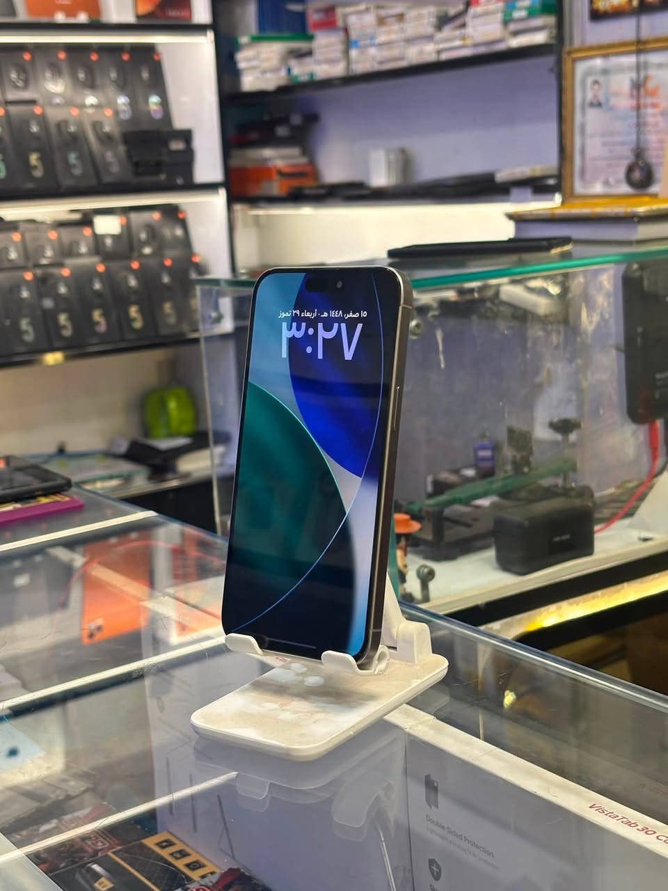 السلام عليكم ايفون 15pro max مبدل شاشة اصلية عربي شرق اوسط سعر650الف متواجد داخل مكتب برونز فون حي الجامعة شارع الربيع مقابيل مرطبات مشمشة للاستفسار ***********
