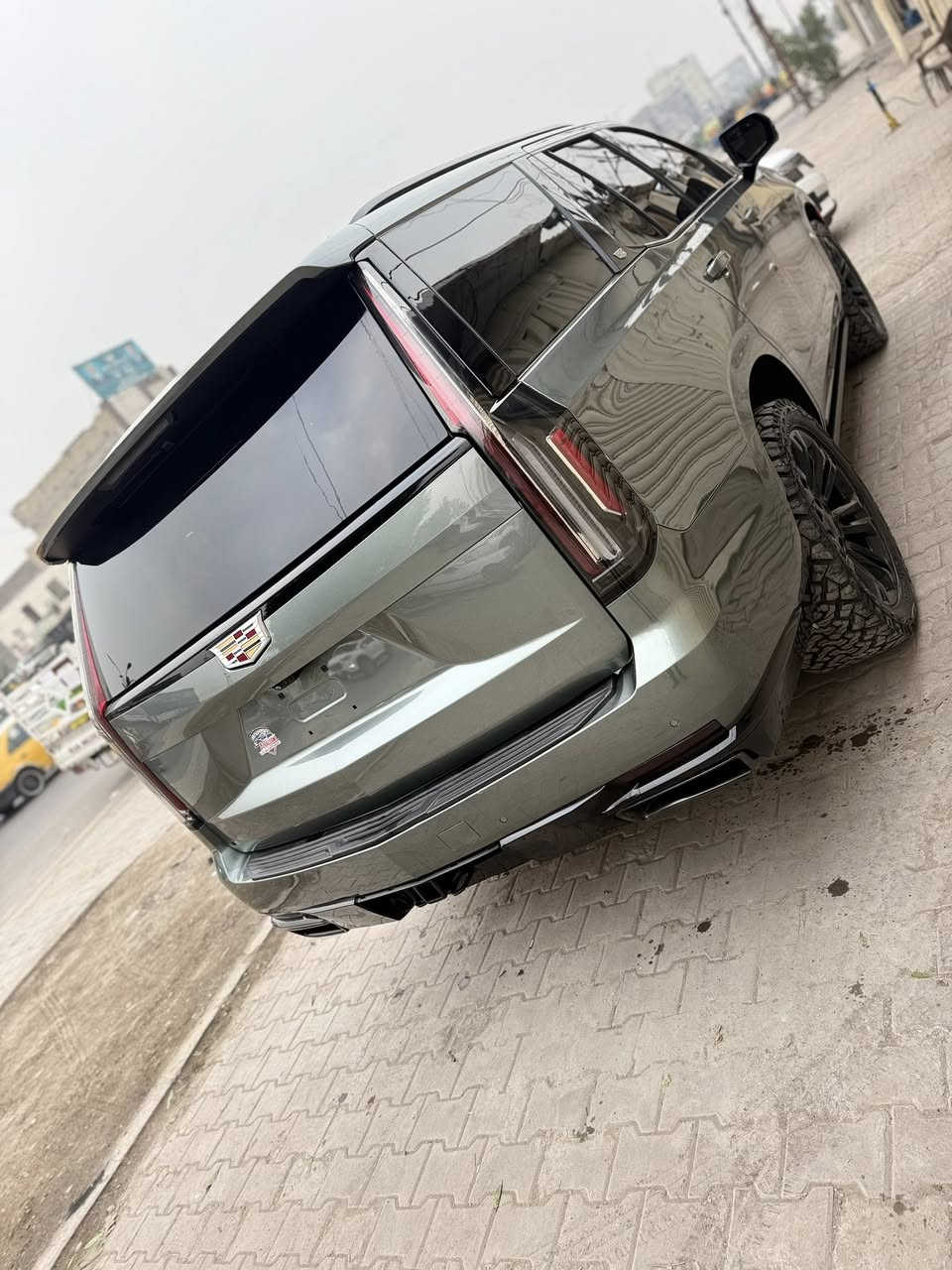 كاديلاك اسكليدموديل 2023  وارد أمريكي  كلين تايتل. السيارة ماشية 29ميل  مكان بغداد الطالبية  رقم الهاتف *********** 
فول مواصفات 

1 ددفه جميع الكراسي 
2صندوق. شفط
3شاشه. كبيرة
4كامرة k4كامرات. 3D
5تشغيل عن بعد
6داتا. شو
7سماعة 36سماعه. AKG
8جنطه ذكية
9-رادار جانبي وأمامي
10-رادارتحديد. مسار
11-كشن Vibبشكل. منفصل
12مري. شفط
13-ويل22
14-ذاكر ميموري خزن 
15-مسنات جلد 
16-انارة محيطية متغيرة ألوان
17-لدات ترحيب 
18-أشاير ترحيب 
19-حزام ذكي 
20-هاندبريك. دكمة
21-نظام سحب القطر 
22-بيبان شفط
23-بانوراما
24-فور ويل 
25-كامرات 6
26-نظام صوت صالنصه Vرياضي بلادي
27-مساج بلكشن تحكمات كهربائي
28-جكات.جوبلس
29-نقطه عمياء
30-بريك تنبيه عند وجود شخص قرب السيارة
 

ملاحظة تريد رقم اوًبدون رقم كلشيً متوفر.
