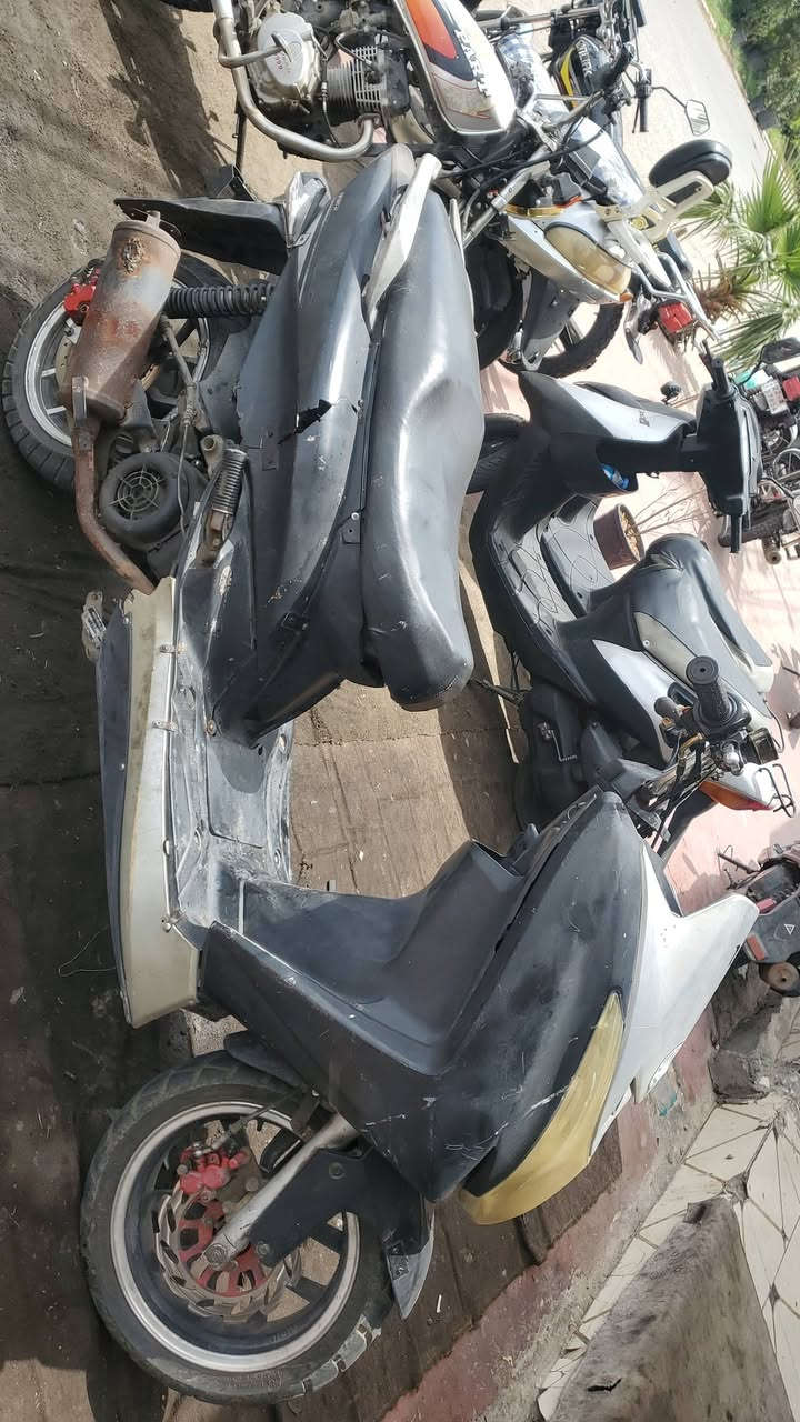 سلام عليكم دراجة كامكو محرك 150 نكرة سلف نضيف المحرك يشد بلمشي كفرات مثل متشوف مراوس شعندك نزل ماريد ايراني كير مكاني بحركة


**إذا كنت صاحب هذا الإعلان وتريد حذفه لأي سبب، رجاءا أرسل رسالة إلى الدعم الفني**