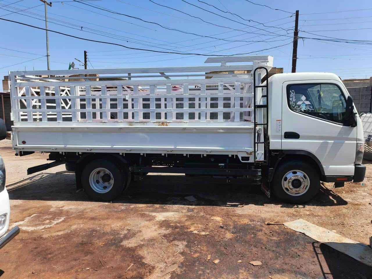 كنتر لبيع موديل 2025 رقم بغداد 
كفاله عدى بارد كد 4اصابع باب العبري سياره جديده ماشيه 85الف رقم بغداد انكليزي الجديد  285وبيه مجال 
عنوان السياره بصره القرنه
رقم الهاتف ***********
***********
