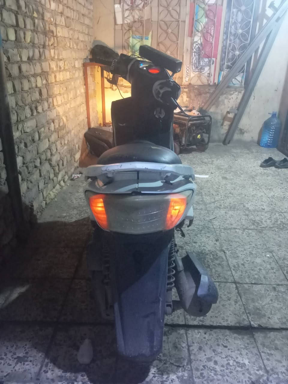 السلام عليكم.
دراجه سكنس فحل كاملله من كل شي 

الدراجه كابريتر. الدراجه خير من الله

الدراجه نكره سلف ب اي وقت تجي نكره

الدراجه فقط بيهه صوت تفيلس يسوونه ب 10 الاف

الدراجه كل كهرباءياتهه شغاله كلهه لايتات اشاير هورن

الدراجه معروضه ب 350 وبيهه مجال حق الجيه فقط

للستفسار. *********** متواجد ب كل التطيقات 

. 
.. مكلف ب النششر.. 

طبعا من رخصه لادمن..
