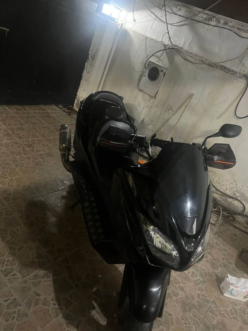 سلام عليكم للبيع فورزه 0/9 نضيفه بسعر 12 ورقه وبي مجال مكان اربيل مناره رقم واتساب ***********
