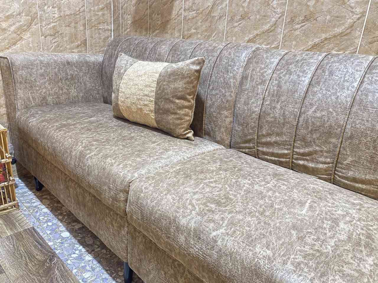 قنفات كويتيه جديده مامستخدمه
السعر 650 وبي مجال 
للاستفسار واتساب ***********
العنوان بصره الهارثه قرب معمل ورق
