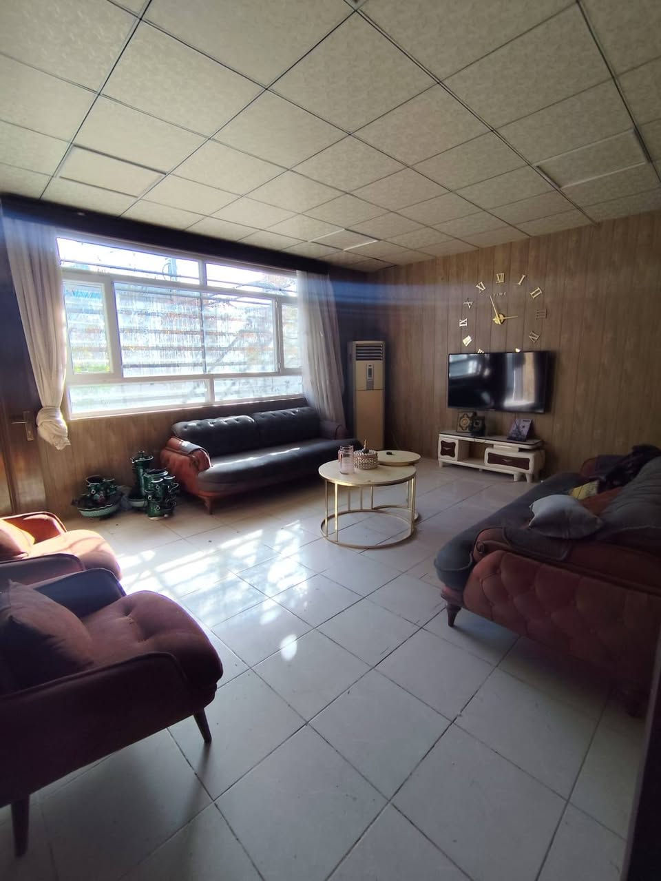 { بيت البيع  }
اربيل▫️ مجمع  ژيان ستي

خلف مدينة العاب مجدي لاند 
 غرف 3 نوم▪️صاله ومطبخ وحمام _كراج

 24 ساعة كهرباء وماء 
سند طابو يتسجل 
➖مساحة 200متر
سعار مناسب 
للاستفسار تعال خاص الواتساب
***********
