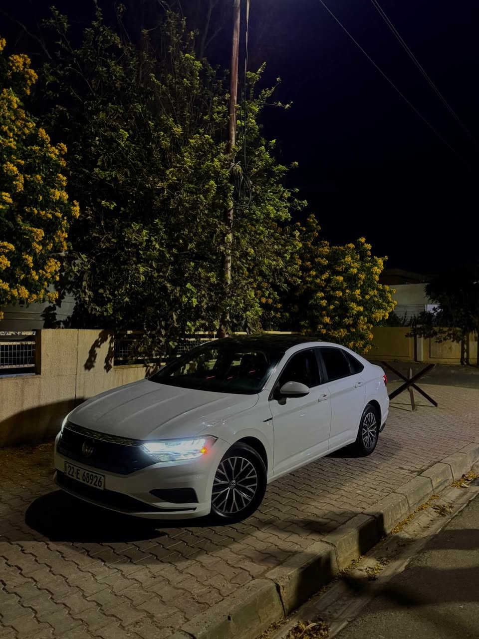 Volkswagen Jetta 
جيتا 
الفئة : se
الموديل : 2019 
الضرر : كلين تايتل من دعامية لدعامية 
اللون : ابيض
الممشى : 96.000
المواصفات : 
بانوراما ، حساسات خلفية ، كامرة خلفية ، رادار امامي و خلفي ، نقطة عمياء ، شاشة كبيرة ، كار بلي ، تدفئة كشن ، تبريد تحكم قطعتين ، لايتات زينون و •••••
باقي التفاصيل : 
السيارة عليها ادامة كاملة من مركز DYNO SHEILD ، صدر امامي و خلفي جديد ، 
دسكات جديدة ، ٤ تايرات جدد ، دهن جديد 
مكان السيارة : كركوك 
السعر : 16.800$ مجال بسيط 
رقم موبايل : *********** كركوك, العراق
