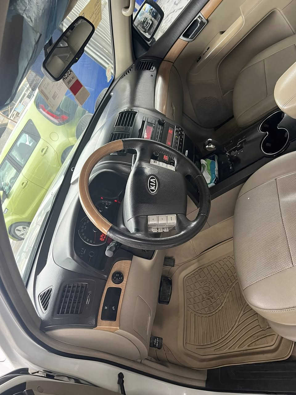 كيا موهافي موديل 12 السياره خليجي فول 1/1 موصفات  فتحه سقف بصمه تشغيل بصمه ابواب فور ويل كشن ذاكره كراسي كهرباء 
السونار مرفق مع صور 
رقم بغداد بسم المعرض
معارض البياع
معرض الاخلاص 
الاستفسار ***********
