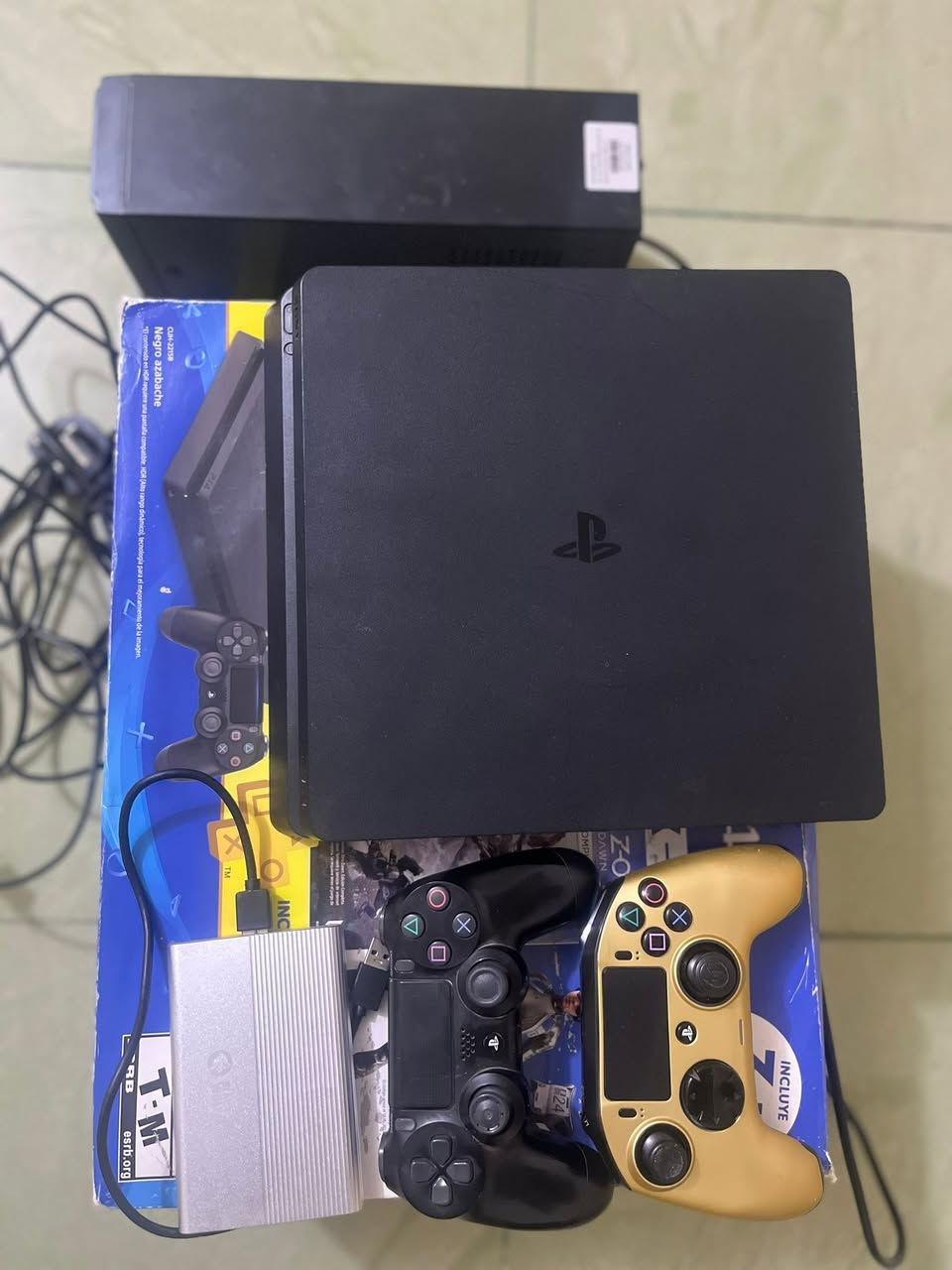 ps4 للبيع 
الذاكرة 500 مع هارد خارجي 1 تيرا 
+ يوبي إس مع يده عدد 2 نضيف كلش 
المجموعة كلها سعرها 370 وبيها مجال 
مكاني الديوانية ومتوفر توصيل لكل العراق


**إذا كنت صاحب هذا الإعلان وتريد حذفه لأي سبب، رجاءا أرسل رسالة إلى الدعم الفني**