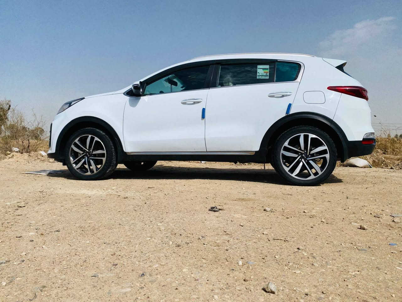 سلام عليكم سبورتج موديل 2021 سياره بيهه قطعتين صبق  سياره ماشيه 60 عنوان بغداد بسمايه غير متواجد على فيس أتصل وتدلل *********** سعر السياره 165ورقه
