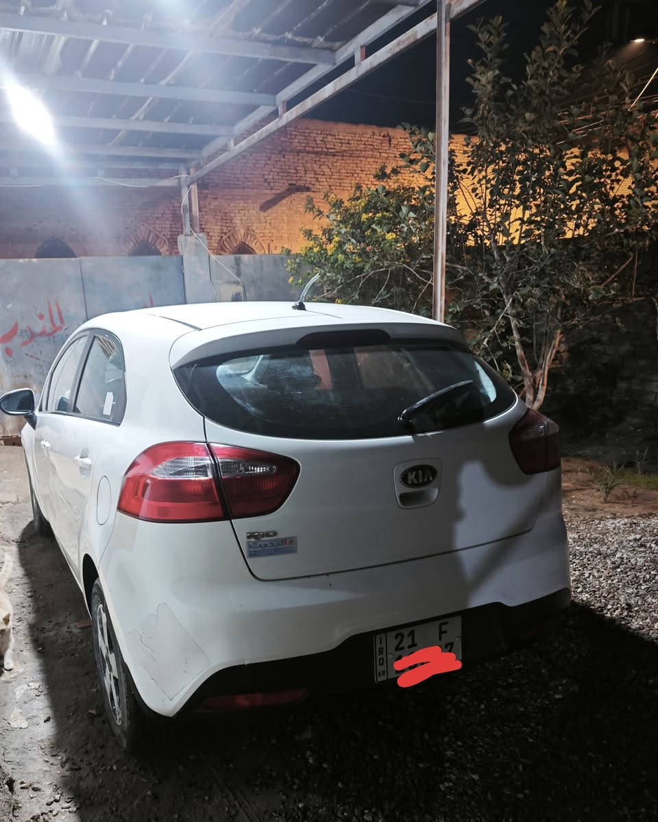 كيا ريو 2013 خليجي.
حداديه جديدة 
راديتر ماء جديد 
نوزلات جديده 
بلكات جديده 
تايرات جديده 
سياره جاهزة من كلشي  تاخذه ماتتعب بيه  
رقمه سلمانيه هزه جديده. سنويته تخلص ب2030 
مكان سياره بصره ابو الخصيب  وتحويل يمته ماتريد  
وهذا رقمي ***********
