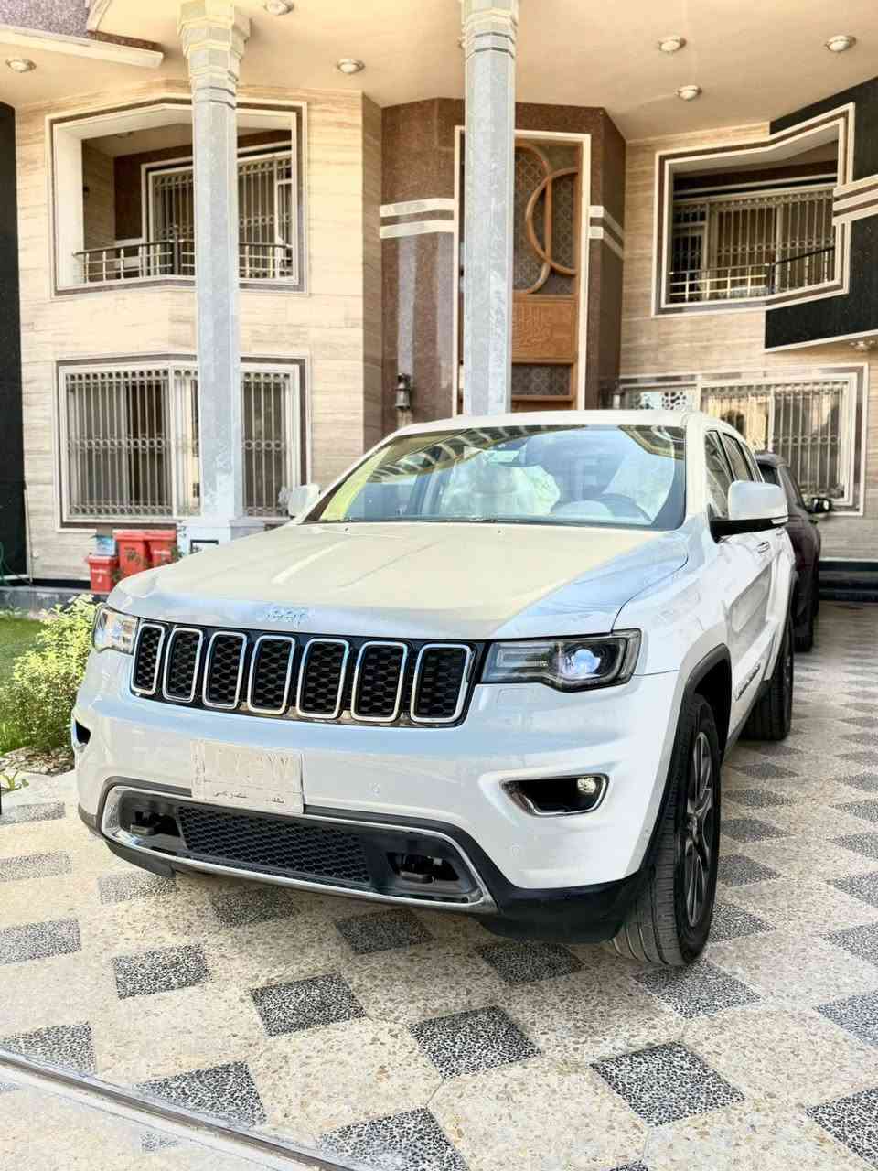 السلام عليكم
جيب 2018 خليجي كفاله فقط بارد واحد 
فول مواصفات لميتد بلاس 3 شاشات
محرك 6 سلندر ماشيه 88 ميل سياره جاهزه
العنوان بغداد السيديه
السعر 255$
للاستفسار ***********
