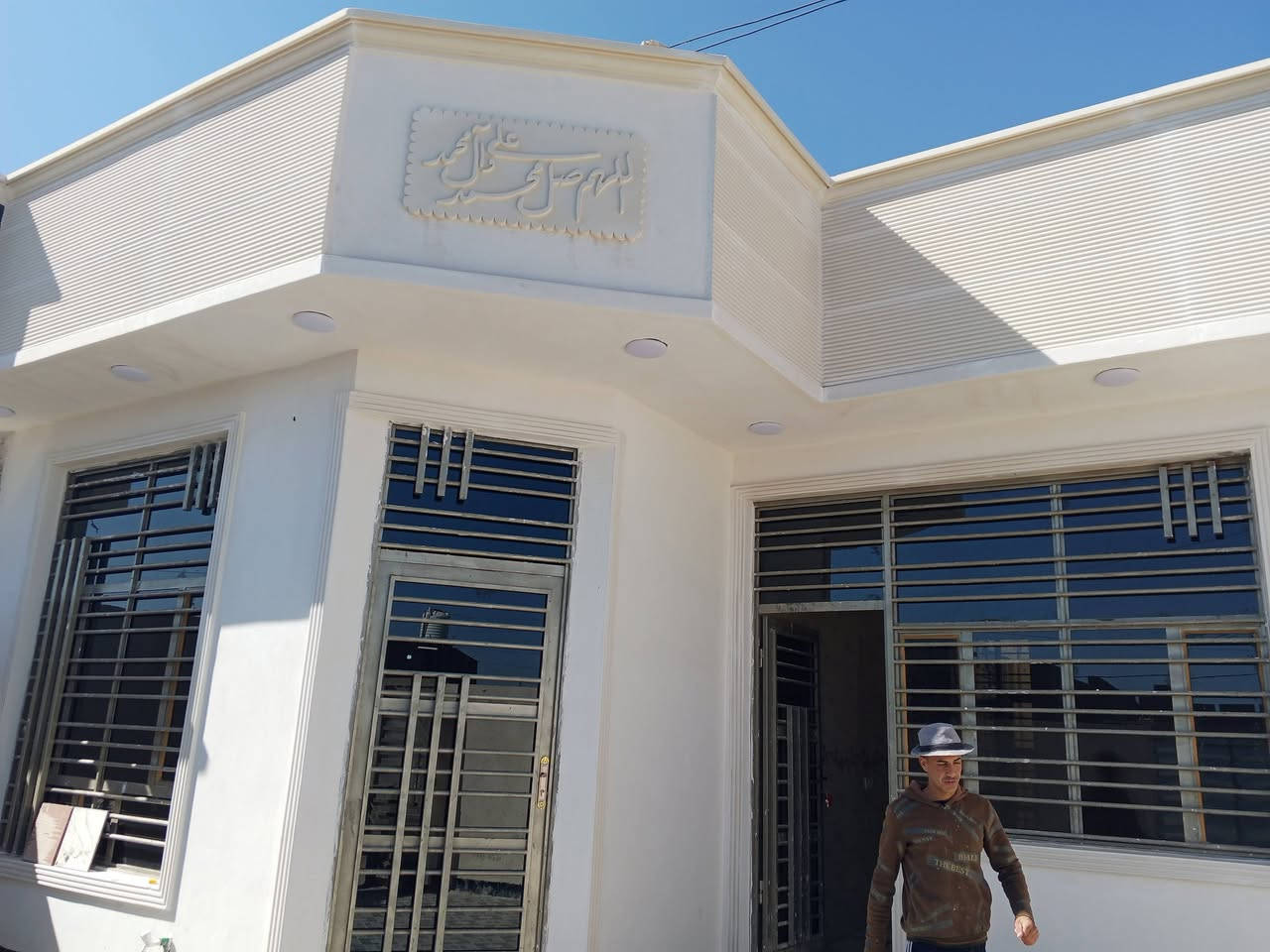 السلام عليكم للبيع بيت حي المهندسين مساحه 200 متر بناء حديث كافه الخدمات موجوده سعر***********
