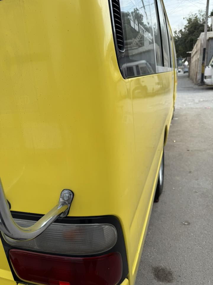 السلام عليكم كوستر مديل 2014 
صفره فيرنا داخله صفره من الكويت 
السياره جاهزه 
كير مكينه وأكسل خير من الله 
منظومه غاز 80
تايرات 24
خط وبحث بيها 
قلاب ستاركس 
تبريد محور 
خير من الله السياره 
***********
