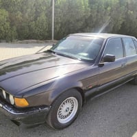 شباب سيارتي V8 744i لكن الاصل 730i لان شادلها محرك 8 سلندر 44 موديل 93...