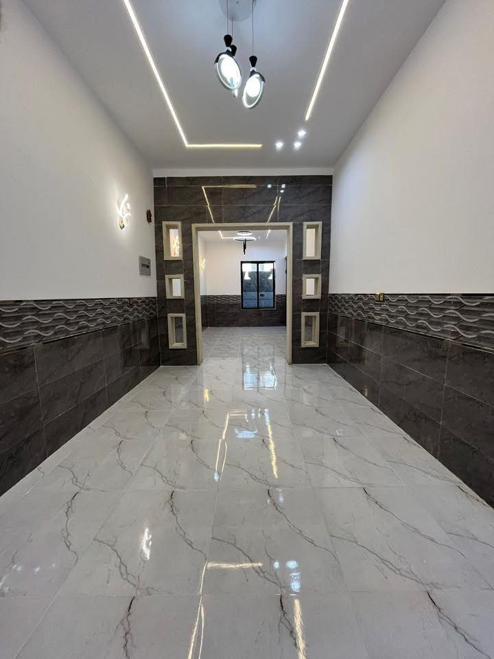 السلام عليكم ورحمة الله وبركاته #مكتب_الغوالي
بيت للبيع في حي المشراك خلف مطعم كباب عرفان

🔹 المساحة : 100م ، الواجهة : 6م طابقين زيرو تسليم فوري مفتاح 🔑 

🔹 سند طابو ملك صرف شرط التحويل وقرار التمليك

🔹 اساس البيت مصور لدنيا بالكامل من تغيير التربة الى اخر مرحلة 

🔹 بناء هندسي على الطراز الحديث فول مواصفات

ط1 : كراج ، استقبال ، هول ، مطبخ ، غرفة نوم ، صحيات

ط2 : ثلاث غرف ، هول ، صحيات ، بيتونه ، سطح كاشي

مجهز بالكامل بكافة الانظمة الحديثة -

دكتات - سبالت - غسالات - انترنيت - دشات - كاميرات

للاستفسار اكثر مراجعة #مكتب_الغوالي الكائن في حي السماح الاركان قرب مدرسة السماح الابتدائية وقرب مول القمة على شارع 20 او الاتصال على الارقام التالية -

***********

***********
