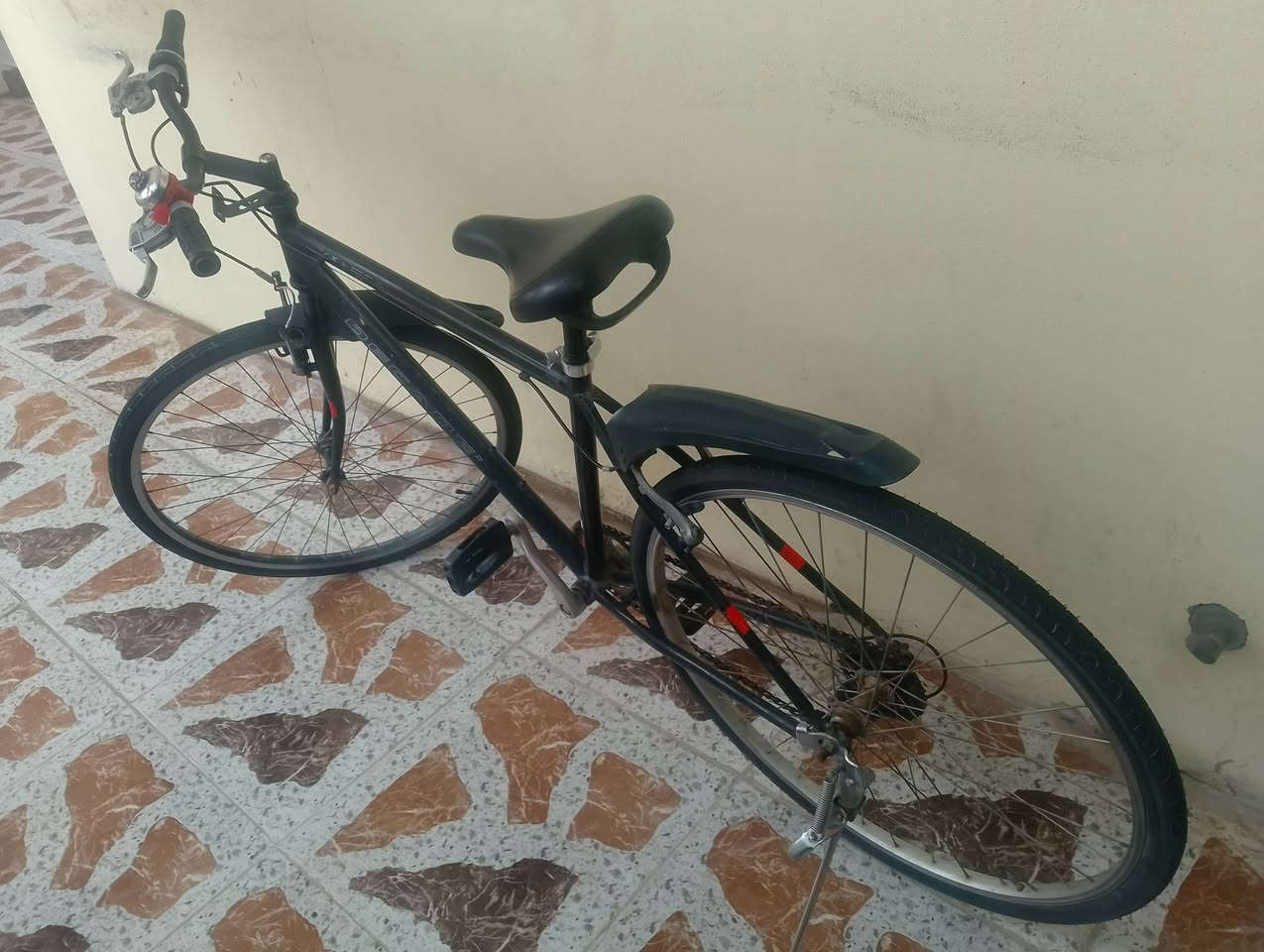 بايسكل C700 للبيع او مراوس حسب القناعة
حجم 26 
مابي قطرة صبغ 
كير شغال 
بريكات شغالة 
تايرات جديدة 
العنوان/موصل ناحية برطلة 
للاستفسار تفضل خاص او اتصل على الرقم (***********) بي واتساب أيضاً
