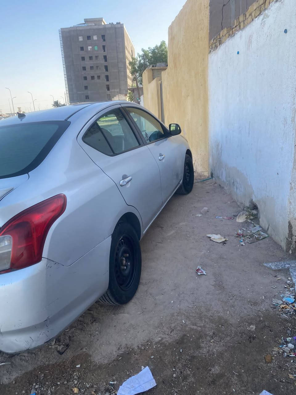 نيسان فيرسا 2015 جاهزة مكينة وكير تحويل مباشر سنوية جديدة بيهه جاملق وبنيد تبديل فقط والتكمة شبر للبيع او لمراوس مكاني البصرة كوت الحجاج  
السعـر 75 وبيهه مجال ه‍ـ***********
