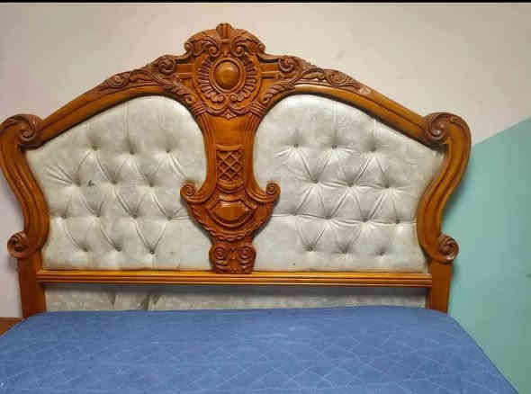 غرفه نوم صاج ٦ قطع صاج توصاه مو تجاري ضررها بس ميز تواليت بي فطر مقدار اصبع من صفحه ميبين السعر ٥٠٠ تواصل ***********
