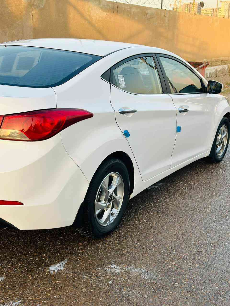 السلام عليكم 

النترا خليجي 2015 كفالة
بيها بالدوسة فقط وبارد بسيط جداً موضح بالسونار 

سيارة جديدة جاهزة من كلشي 
مال جناي مكفولة 
فتحة بالسقف 
تبريد قطعتين مكينة 2000 دوش ما مفتوحة
گير شرط 
حدادية جديدة
 
بأسمي رقم مثنى تحويل شوكت ماتريد 
السعر 125 مع مجال بسيط جداً 
مكاني ناصرية. 
***********
