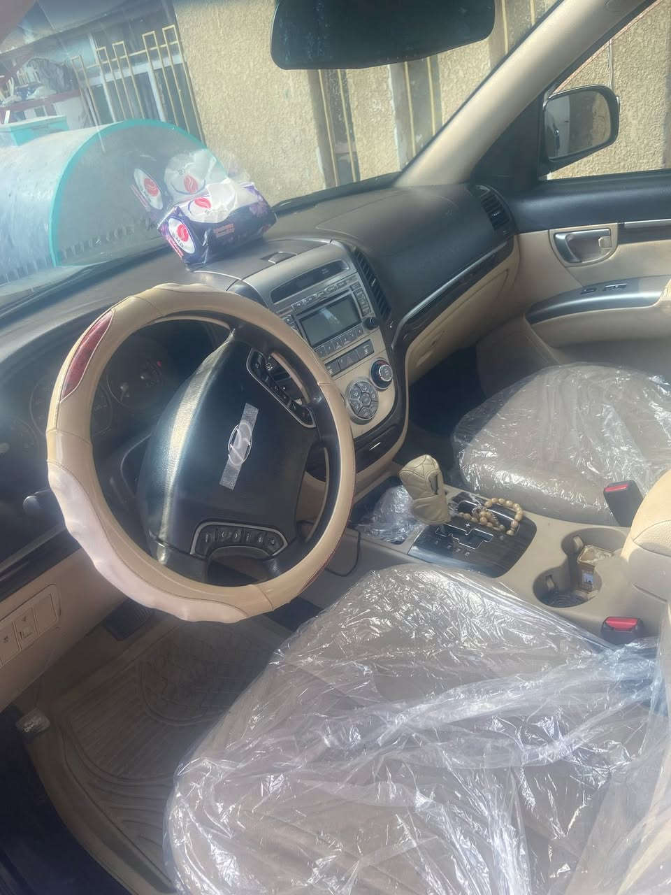 السلام وعليكم سنتافي للبيع 2011سياره كاملةمن كلشي السعر133وبيه مجال قليل وشرفونة ***********
