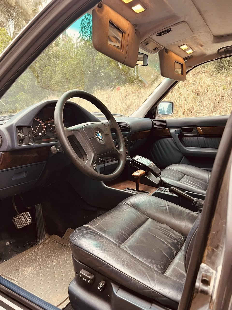 .
اللهم صل على محمد وعلى آل محمد 
525 مسكر عدل اصل بليته وسنويه موديل 92 رقم بغداد ( باسمنا ) السنويه نافذة لغاية 2029 السياره بلاديه حتى التدفئه شغاله مكفوله من الضربه والگص والخياس مصبوغه جماليه من الخارج فقط بيها تراي ونعومه مال حديث 
الگير والمحرك جدد حاويه المانيات ولا برغي مفتوح بيهن 
الحداديه كلها جديده من الطول للطول سفنجه 
منظومة تدفئه وتبريد كلها جديده وبلاد 
الكهربائيات كلها شغاله وبلاد بدون جطل وتيب 
تخم تاير اصلي جديد وباتري 90 جديد 
الحماوه ثابته تحت النص صيف وشتاء 
المواصفات المعروفه 
فتحه سلايت 
بچم عريض اصل 
دبل ايرباك 
دبل چكمچه 
كشنات فول كهرباء حتى التجاوي 
الغرفه كارتير ازرق جلد 
تدفئة و تبريد قطعتين فول 
ثلاثة وضعيات قياده 
سوارات لد اصليات 
اربعة جام كهربائي 
كمبيوتر 
بلوتوث وسستم سماعات الماني اصليات فول 
سنتر لوك وسويج ريمونت 
السعر الطلب في التعليقات وسوف يتم الرد تلقائياً 
العنوان بابل مركز المدينه 
*********** صاحب السياره
